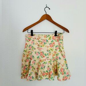 Adorable Zara floral miniskirt with zip up back, size M